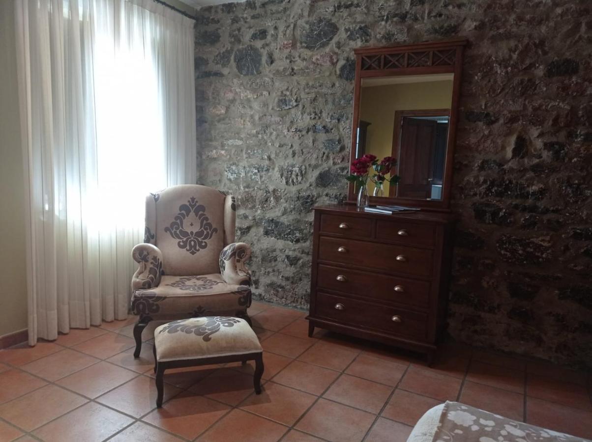 El Cuartel de Lugueros Hotel Exterior foto